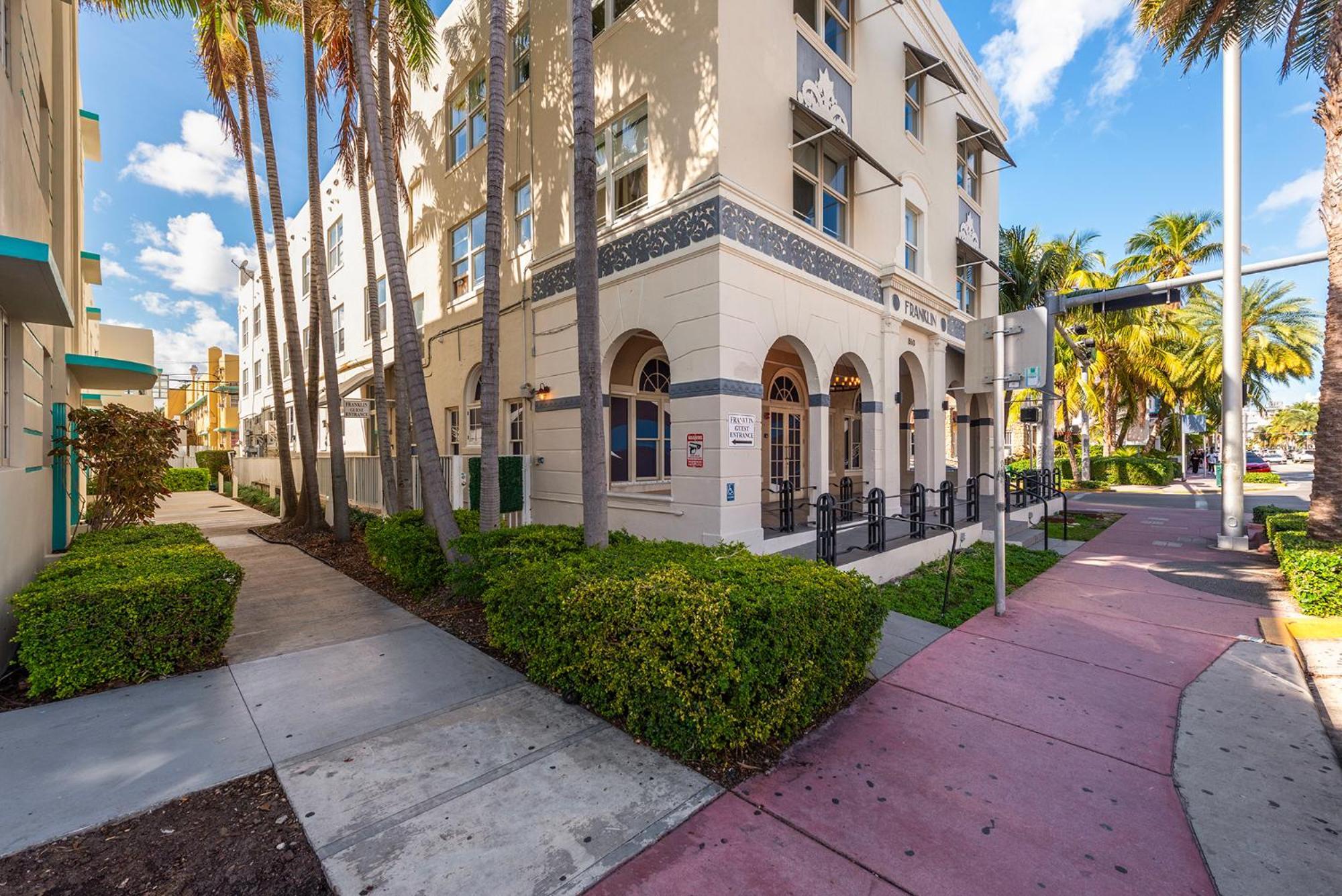 Luxuri Suites Miami Beach Exterior photo